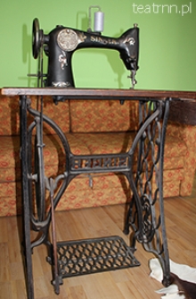 Maszyna do szycia "Singer" wraz ze stołem