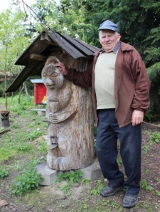 Zygfryd Gajewski przy ulu figuralnym