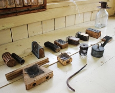 R&oacute;żne rodzaje klateczek na matki pszczele