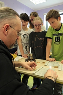 Warsztaty "Mi&oacute;d i nie tylko - produkty pracy pszcz&oacute;ł i ich wykorzystanie na przestrzeni wiek&oacute;w" w Szkole Podstawowej im. Bolesława Chrobrego w Lublinie