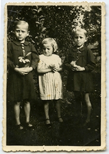 Genowefa Kłos (pierwsza z lewej) w W&oacute;lce Gołębskiej