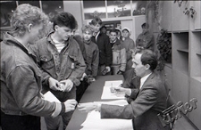 Kolejka do głosowania w Obwodowej Komisji Wyborczej nr 60 w Lublinie