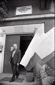 Entrance to the locale of municipal voting committee no. 26 in Lublin