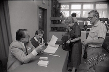 Głosowanie w lokalu jednej z Obwodowych Komisji Wyborczych w Lublinie