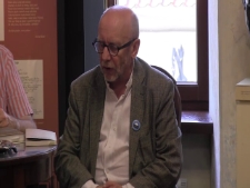 Paweł Śpiewak podczas promocji tomiku wierszy Anny Kamieńskiej