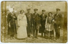 Mieszkańcy Motycza w charakterystycznych strojach ludowych