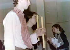 Aktorzy teatru "Scena Słowa" podczas premiery "Komu w drogę, temu teraz"