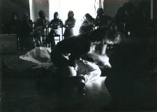 Aktorzy "Sceny Słowa" w czasie premiery spektaklu "Pątnik" z publicznością