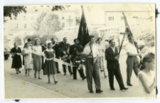 Kondukt żałobny na ulicy Lipowej