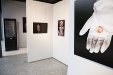 Wystawa fotografii Tal Schwartz - Lalki z Majdanka