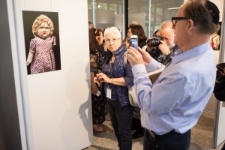 Wystawa fotografii Tal Schwartz - Lalki z Majdanka