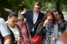 Michał Karapuda i uczestnicy Zjazdu Lubliner&oacute;w podczas Marszu Pamięci na Umschlagplatz przy ulicy Zimnej