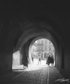 Przejazd przez Bramę Krakowską w Lublinie