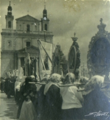 Procesja Bożego Ciała przed katedrą w Lublinie