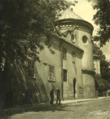 Widok na kości&oacute;ł pw. Nawr&oacute;cenia św. Pawła od strony ul. Bernardyńskiej