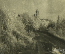 Widok na kości&oacute;ł pw. Nawr&oacute;cenia św. Pawła od ul. Dolnej Panny Marii