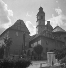 Widok na kości&oacute;ł pw. Nawr&oacute;cenia św. Pawła od strony ul. Bernardyńskiej