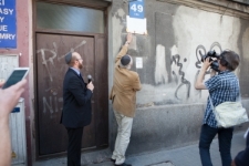 Odsłonięcie tablicy upamiętniającej rodzinę Warhaftig