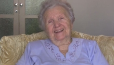 Chawa Goldminc śpiewa piosenkę po żydowsku - Chawa Goldminc - fragment relacji świadka historii [WIDEO]