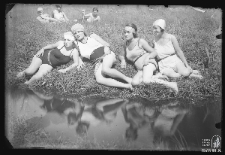 Cztery kobiety nad wodą