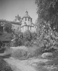 Widok na klasztor oo. Dominikan&oacute;w od ul. Podwale w Lublinie